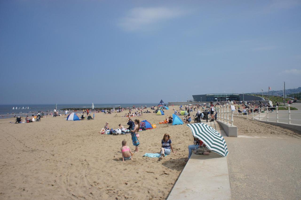 One Bedroom Holiday Apartment Colwyn Bay Exterior photo
