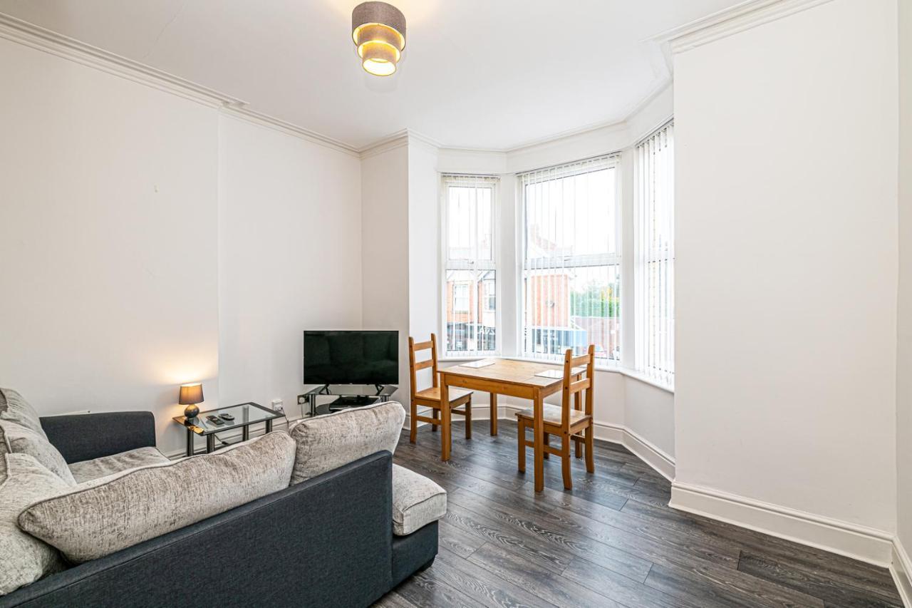 One Bedroom Holiday Apartment Colwyn Bay Exterior photo